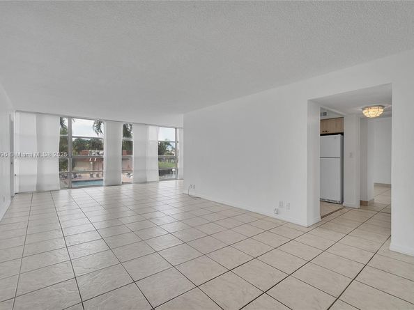 2001 Atlantic Shores Blvd 220, Hallandale Beach FL 33009