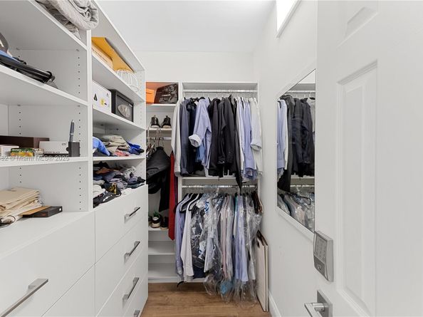 520 Brickell Key Dr A1207, Miami FL 33131