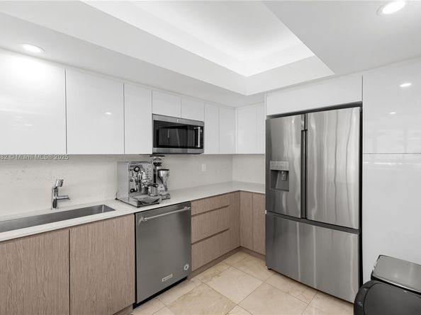 520 Brickell Key Dr A1207, Miami FL 33131