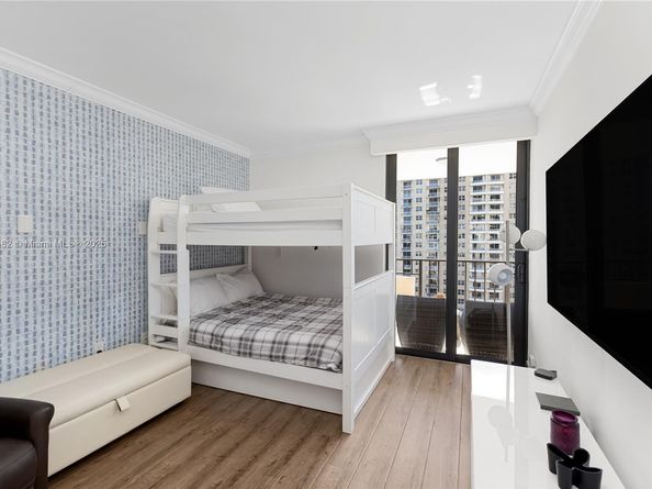 520 Brickell Key Dr A1207, Miami FL 33131