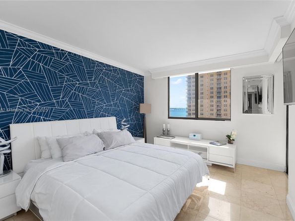 520 Brickell Key Dr A1207, Miami FL 33131