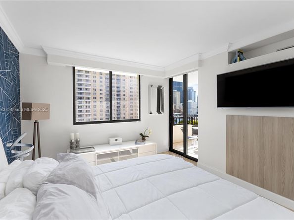 520 Brickell Key Dr A1207, Miami FL 33131