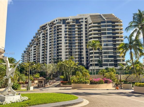 520 Brickell Key Dr A1207, Miami FL 33131