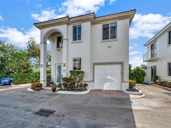 3179 NW 11th St, Miami FL 33125