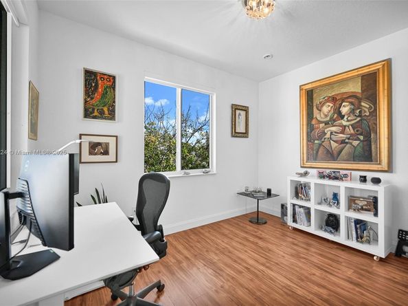 3179 NW 11th St, Miami FL 33125