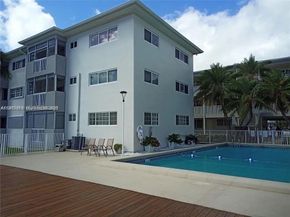 462 Golden Isles Dr 202, Hallandale Beach FL 33009