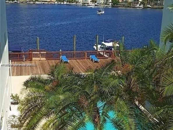 462 Golden Isles Dr 202, Hallandale Beach FL 33009