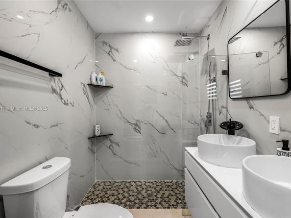 285 NW 45th St, Miami FL 33127