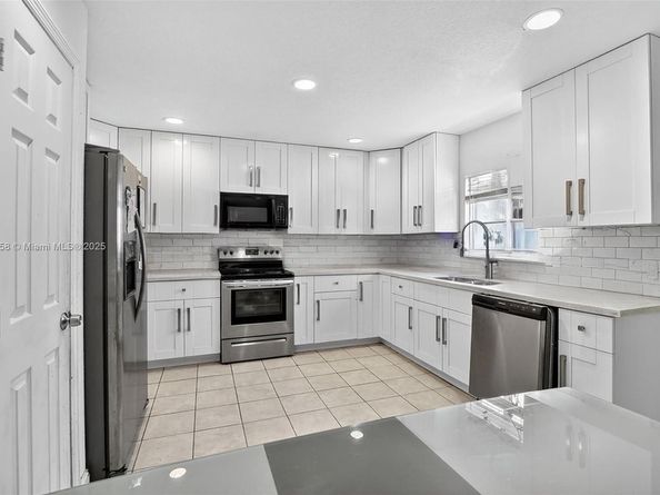 2920 NW 9th Pl, Fort Lauderdale FL 33311