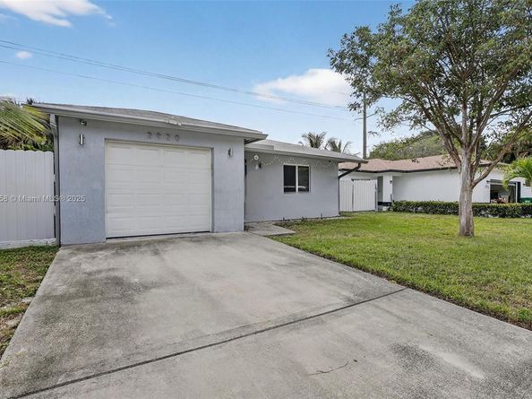 2920 NW 9th Pl, Fort Lauderdale FL 33311