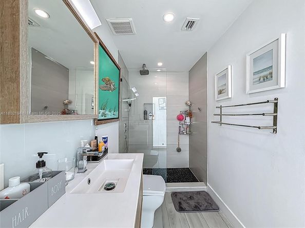 1080 NE 104th St, Miami Shores FL 33138