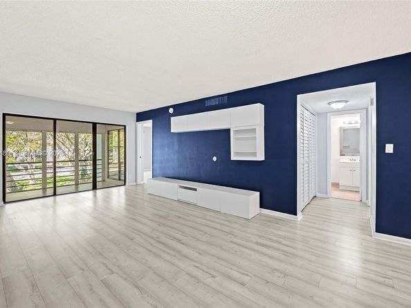 2302 S Cypress Bend Dr 210, Pompano Beach FL 33069