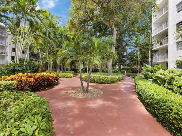 650 NE 64th St G304, Miami FL 33138
