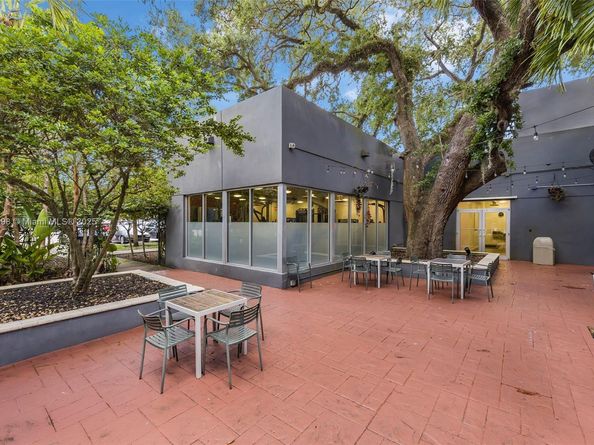650 NE 64th St G304, Miami FL 33138