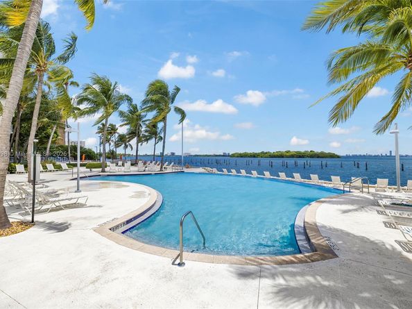 650 NE 64th St G304, Miami FL 33138