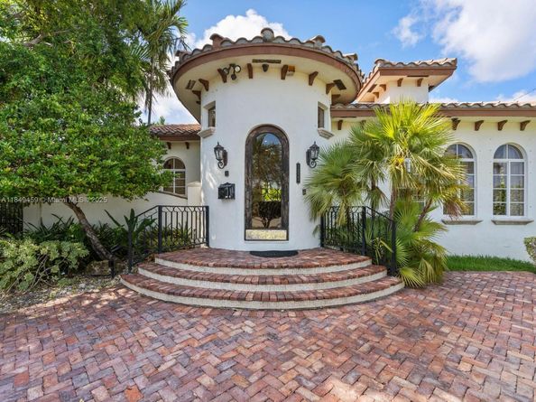 1223 Jackson St, Hollywood FL 33019