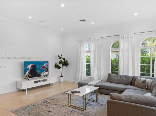 1223 Jackson St, Hollywood FL 33019