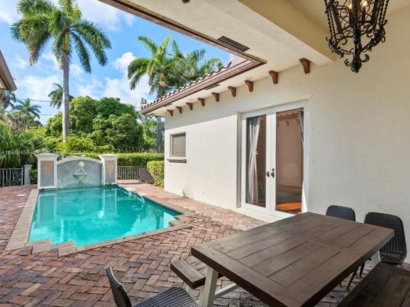 1223 Jackson St, Hollywood FL 33019