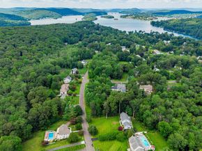 20 Laura Drive, Danbury CT 06811