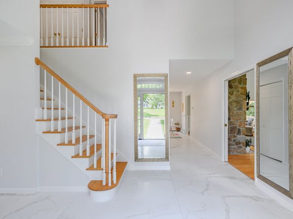 20 Laura Drive, Danbury CT 06811