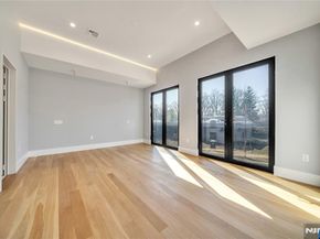 11 Roberts Road, Englewood Cliffs NJ 07632