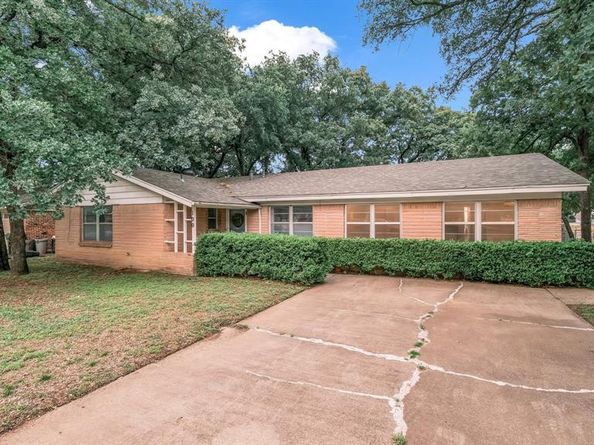 100  Oakhurst Drive , Hurst Texas 76053