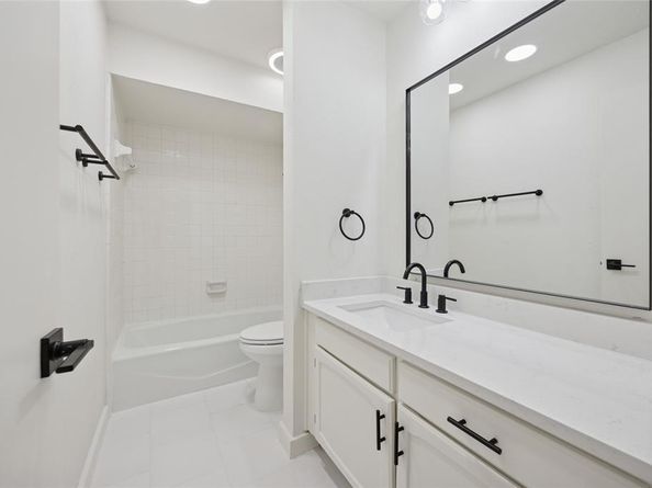 712  Oakwood Trail , Fort Worth Texas 76112