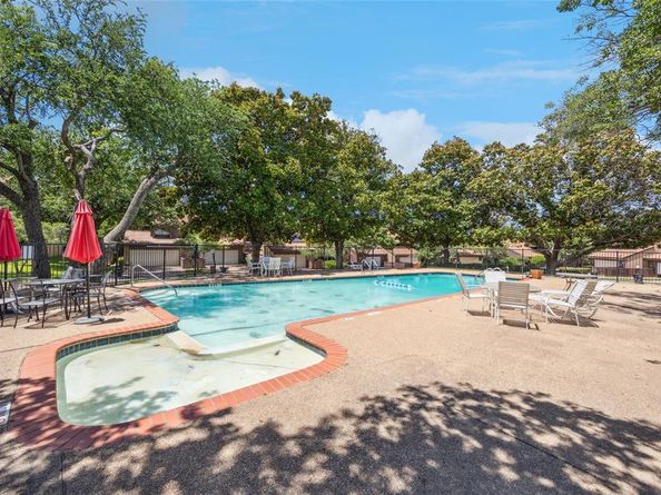 712  Oakwood Trail , Fort Worth Texas 76112