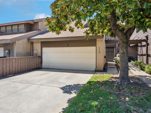 712  Oakwood Trail , Fort Worth Texas 76112