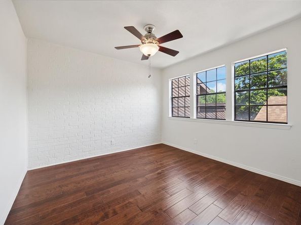 712  Oakwood Trail , Fort Worth Texas 76112