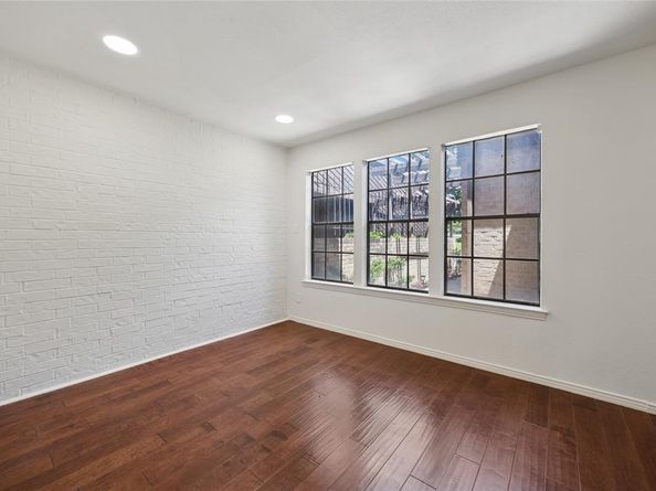 712  Oakwood Trail , Fort Worth Texas 76112