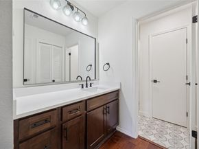 712  Oakwood Trail , Fort Worth Texas 76112