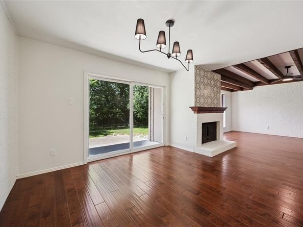 712  Oakwood Trail , Fort Worth Texas 76112