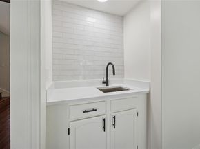 712  Oakwood Trail , Fort Worth Texas 76112