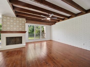 712  Oakwood Trail 