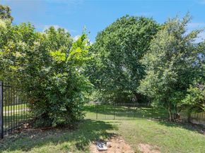 712  Oakwood Trail , Fort Worth Texas 76112