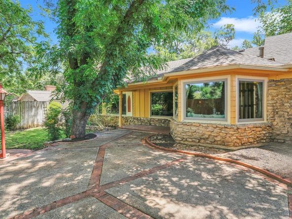 5217  Blue Valley Court , Fort Worth Texas 76112