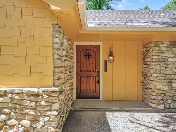 5217  Blue Valley Court , Fort Worth Texas 76112