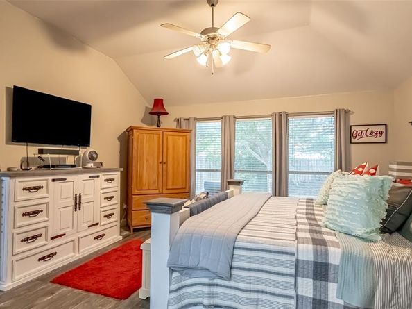 1228  Meadow Glen , Crowley Texas 76036