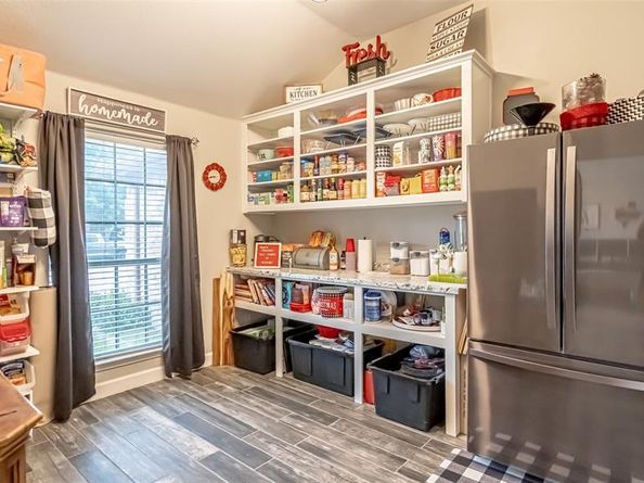 1228  Meadow Glen , Crowley Texas 76036