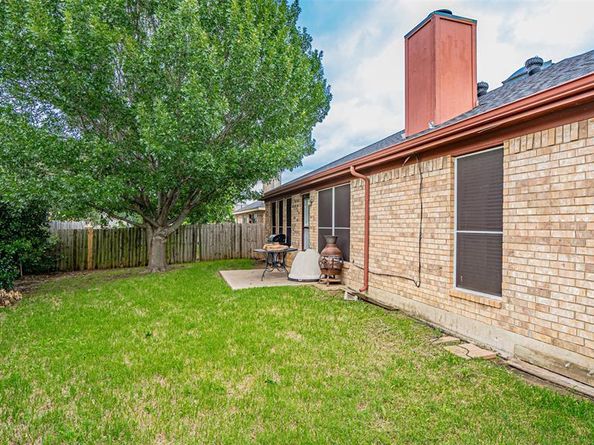 1228  Meadow Glen , Crowley Texas 76036