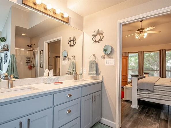 1228  Meadow Glen , Crowley Texas 76036