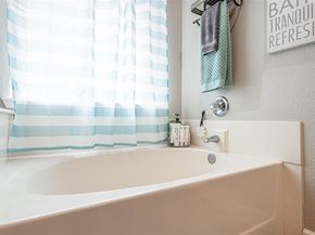 1228  Meadow Glen , Crowley Texas 76036
