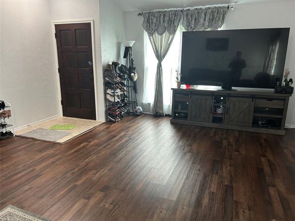 1722  Glencairn Lane , Lewisville Texas 75067