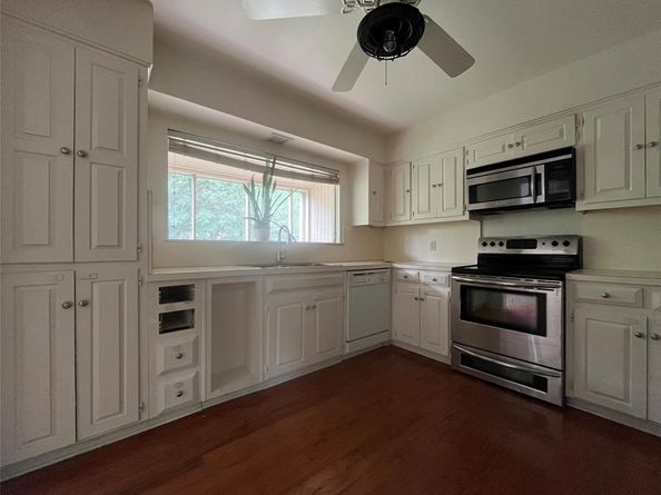 5718  Meadow Wood Lane , Fort Worth Texas 76112