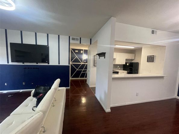 8601  Park Lane  714, Dallas Texas 75231