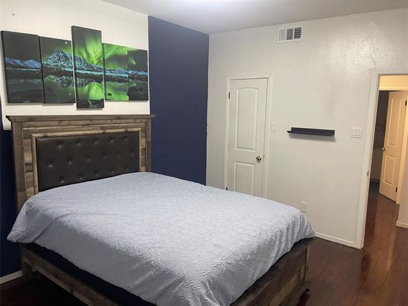 8601  Park Lane  714, Dallas Texas 75231