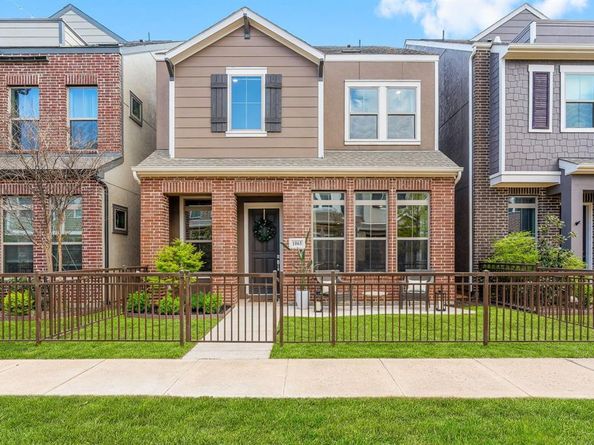 1065  Manacor Lane , Dallas Texas 75212