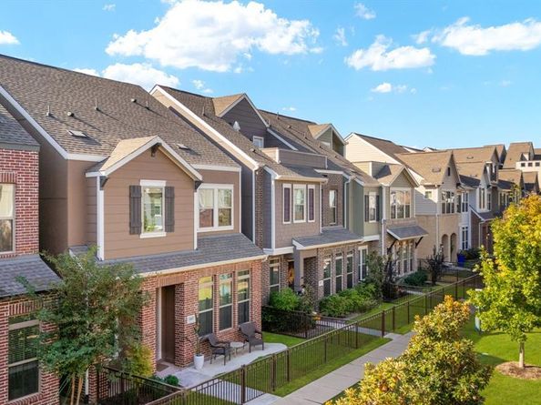 1065  Manacor Lane , Dallas Texas 75212