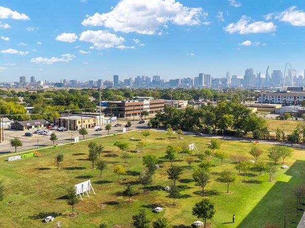 1065  Manacor Lane , Dallas Texas 75212